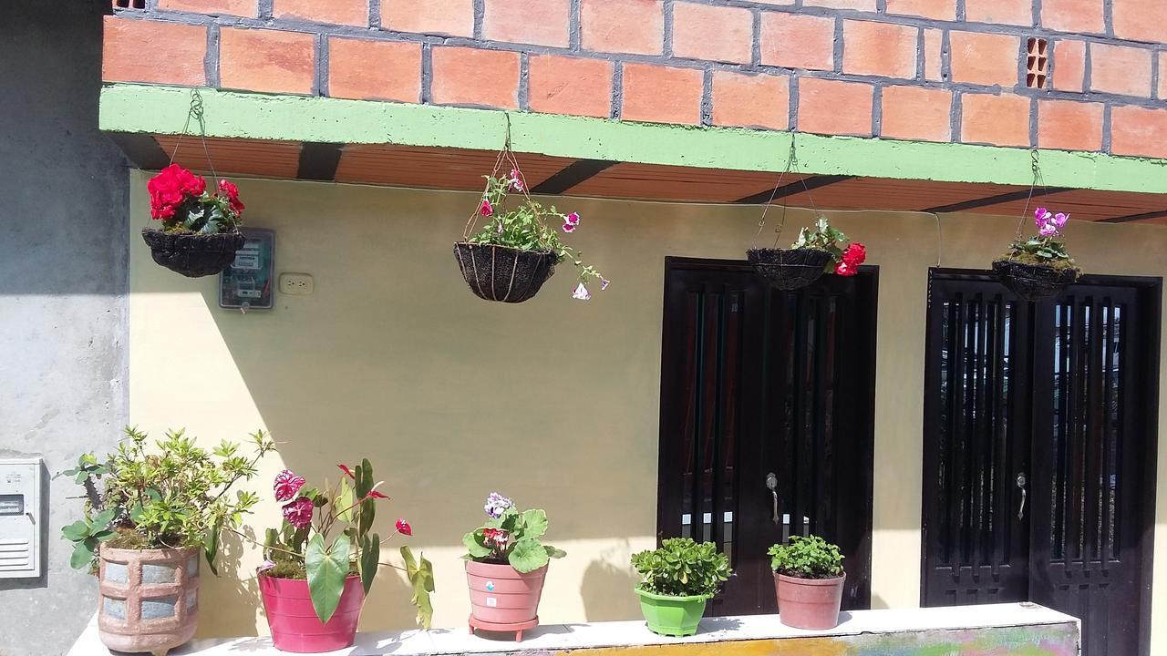 Hotel Vivienda Turistica Yerbabuena à Filandia Extérieur photo